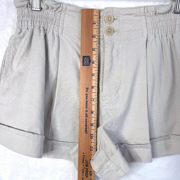 By Anthropologie Linen Blend High Rise Cuffed Smocked Shorts Womens 4 Beige - Picture 6 of 8